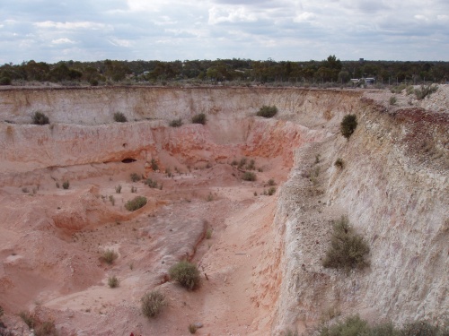 Lightning Ridge opal mining field - Lunatic Hill